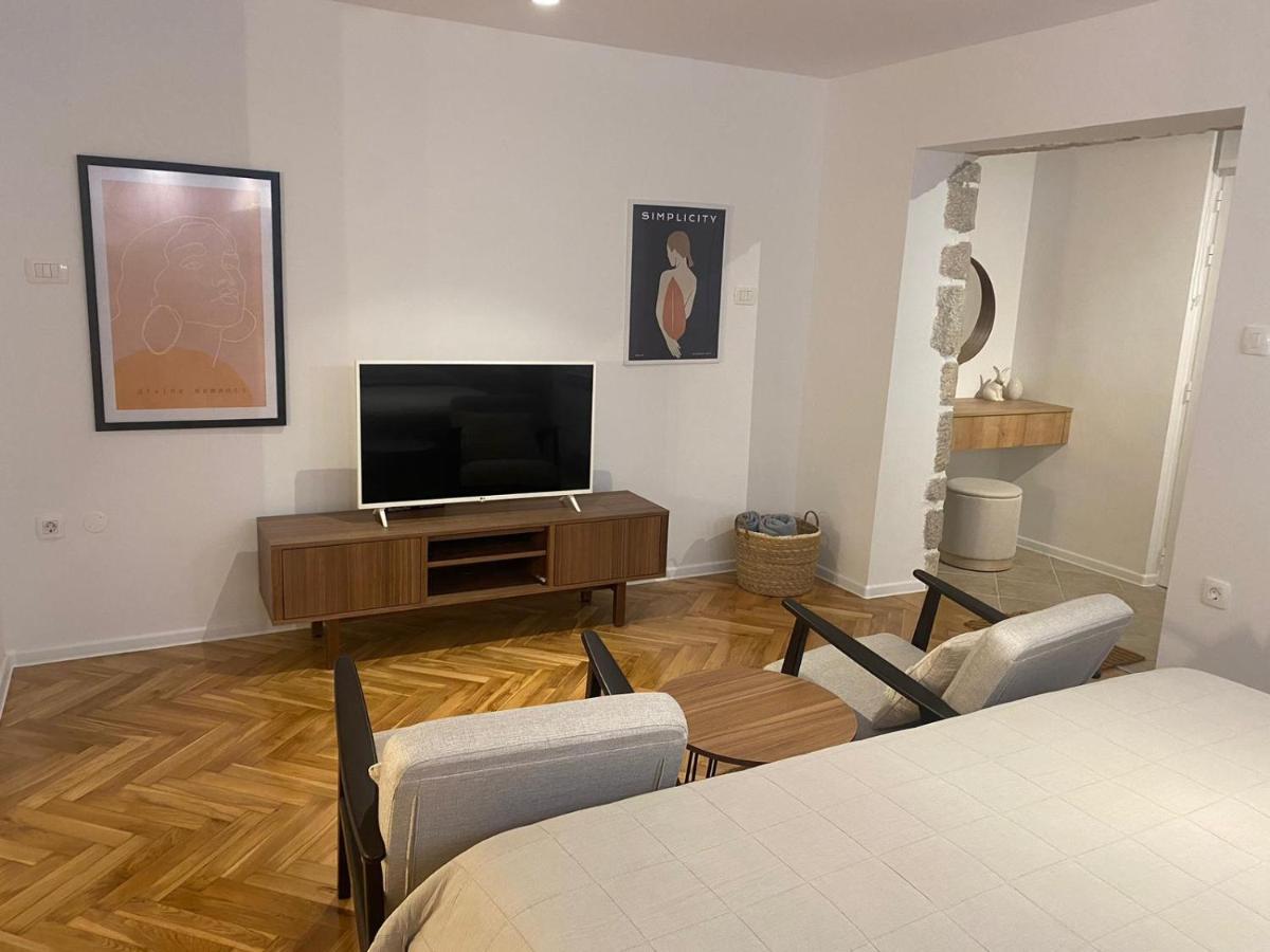 Apartments Nikval ロヴィニ エクステリア 写真