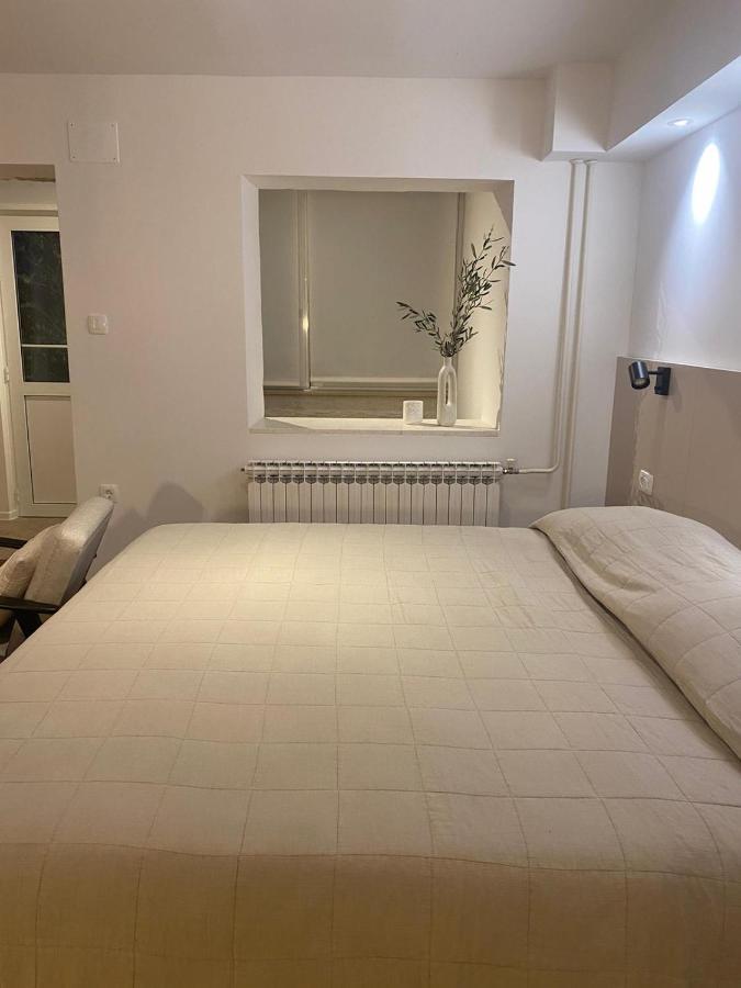 Apartments Nikval ロヴィニ エクステリア 写真