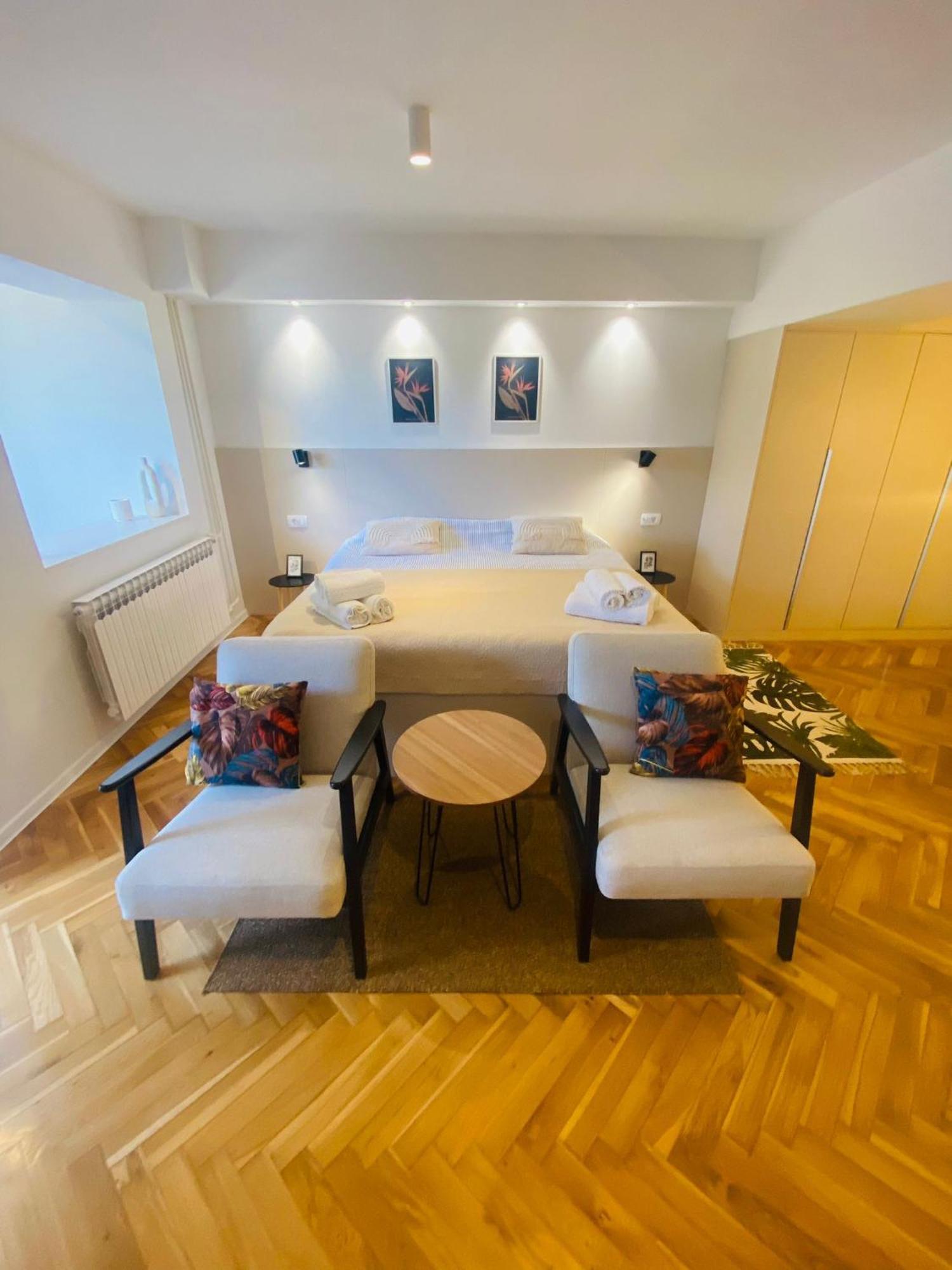 Apartments Nikval ロヴィニ エクステリア 写真